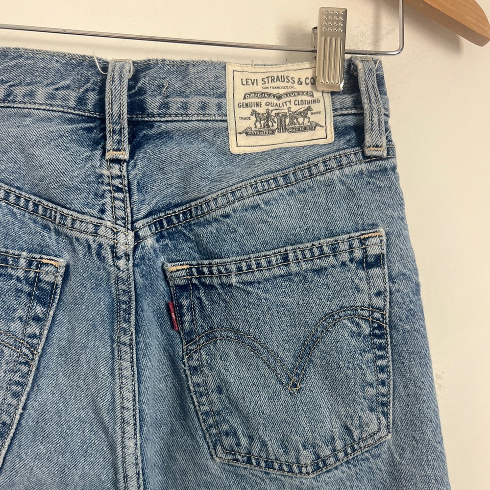 Levi's Women's Size 26 Wellthread Ribcage Straight Jeans In Medium Light Wash - Picture 11 of 15